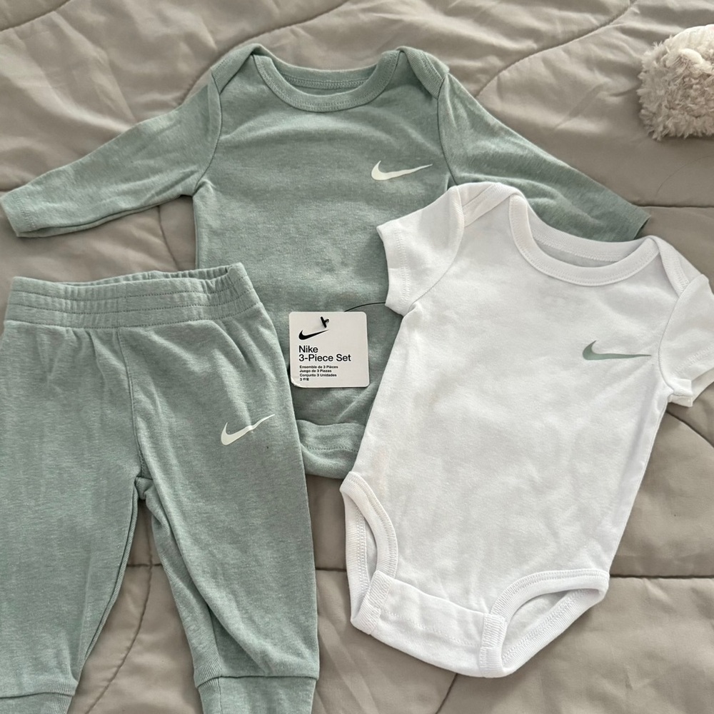 Nike Infant Set - Mint Green and White